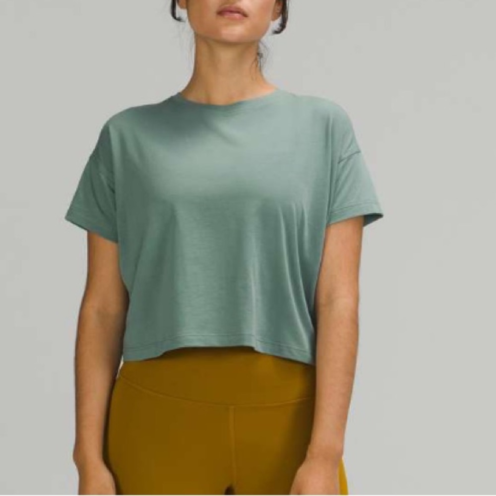 lululemon athletica cropped short sleeve tee in sage green